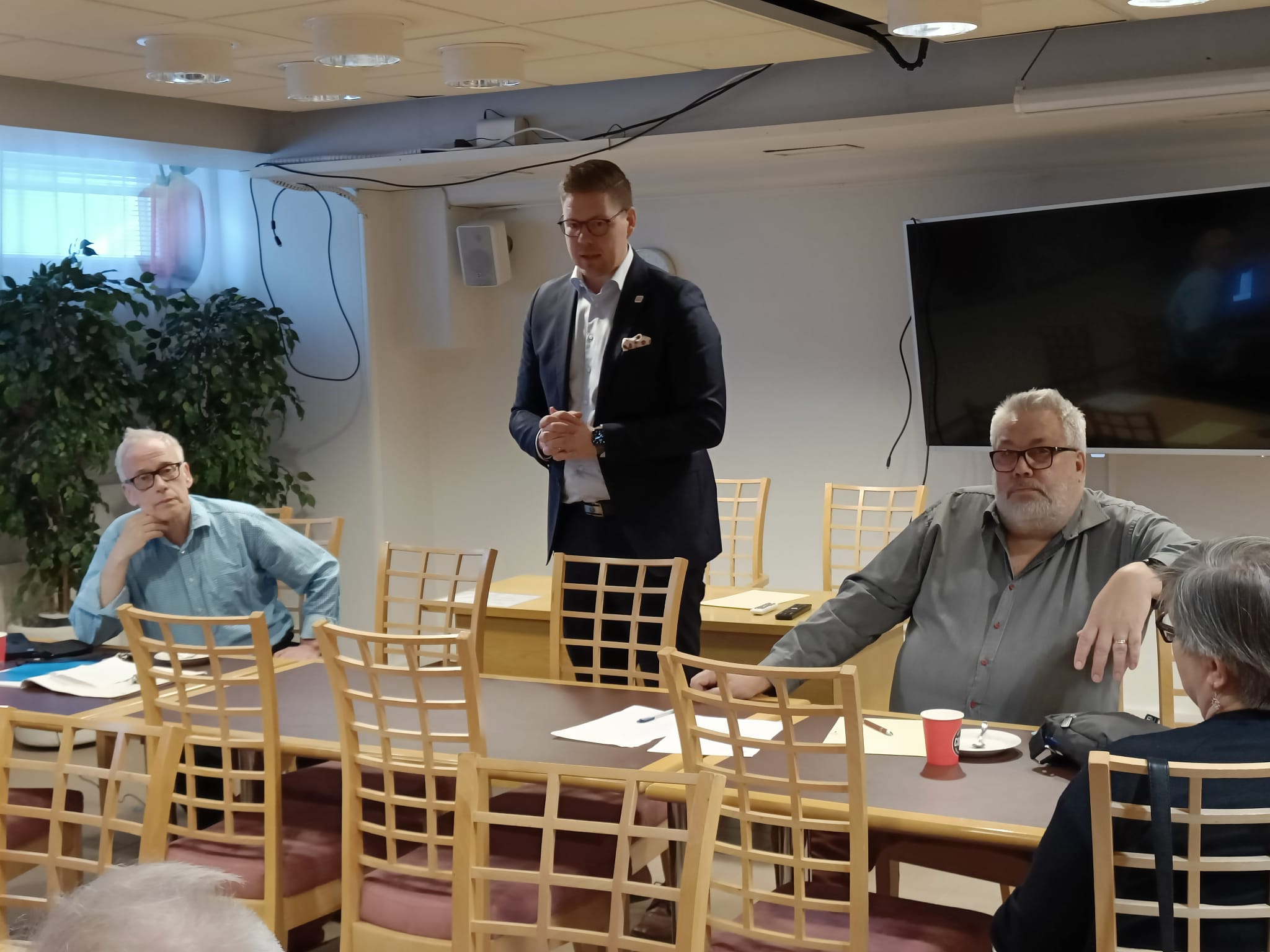 Jäsenkokous pyysi Antti Lindtmania SDP:n puheenjohtajaehdokkaaksi
